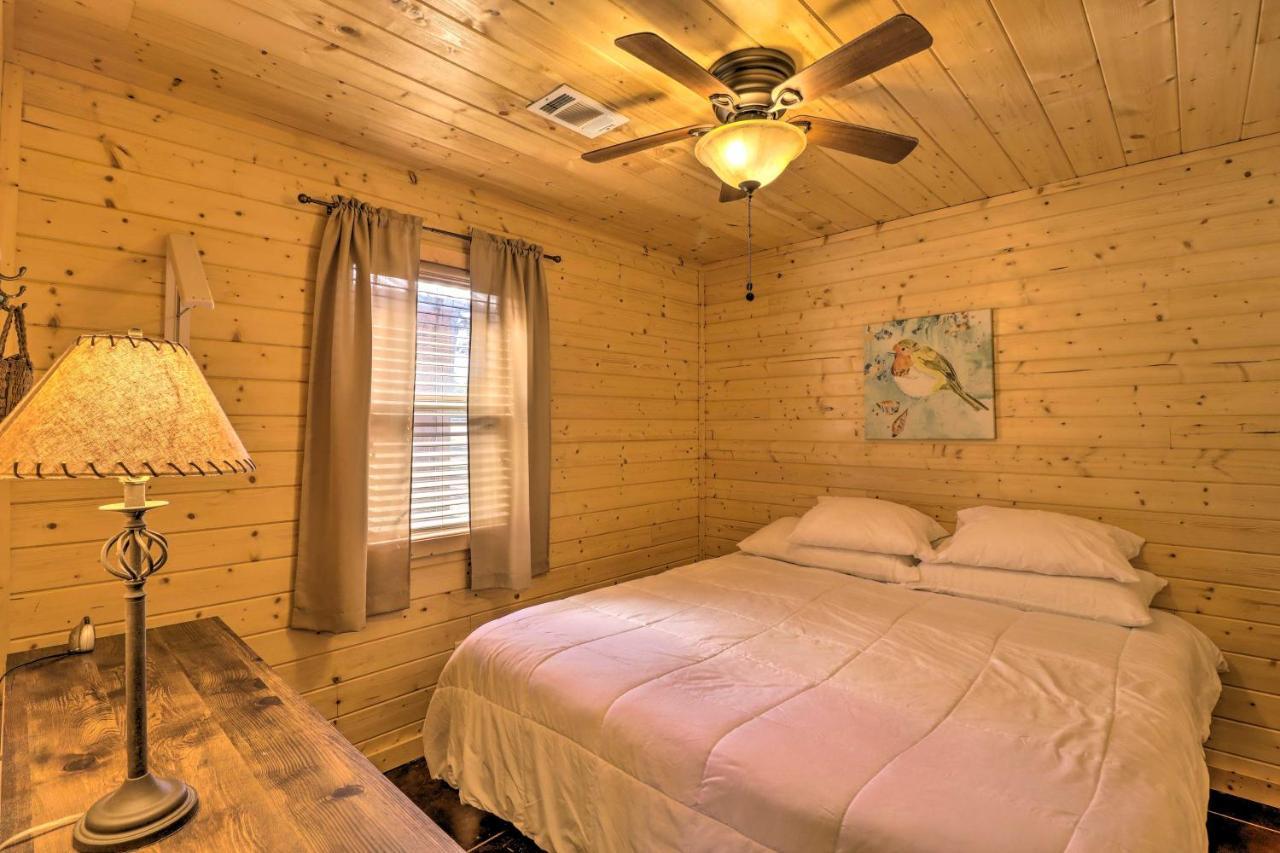 Heber Springs Cabin With Deck And River Views! Exterior photo