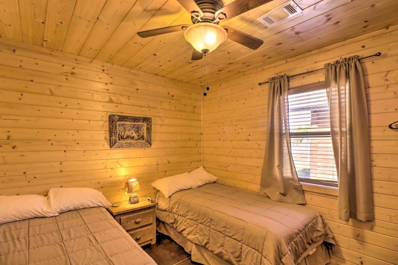 Heber Springs Cabin With Deck And River Views! Exterior photo